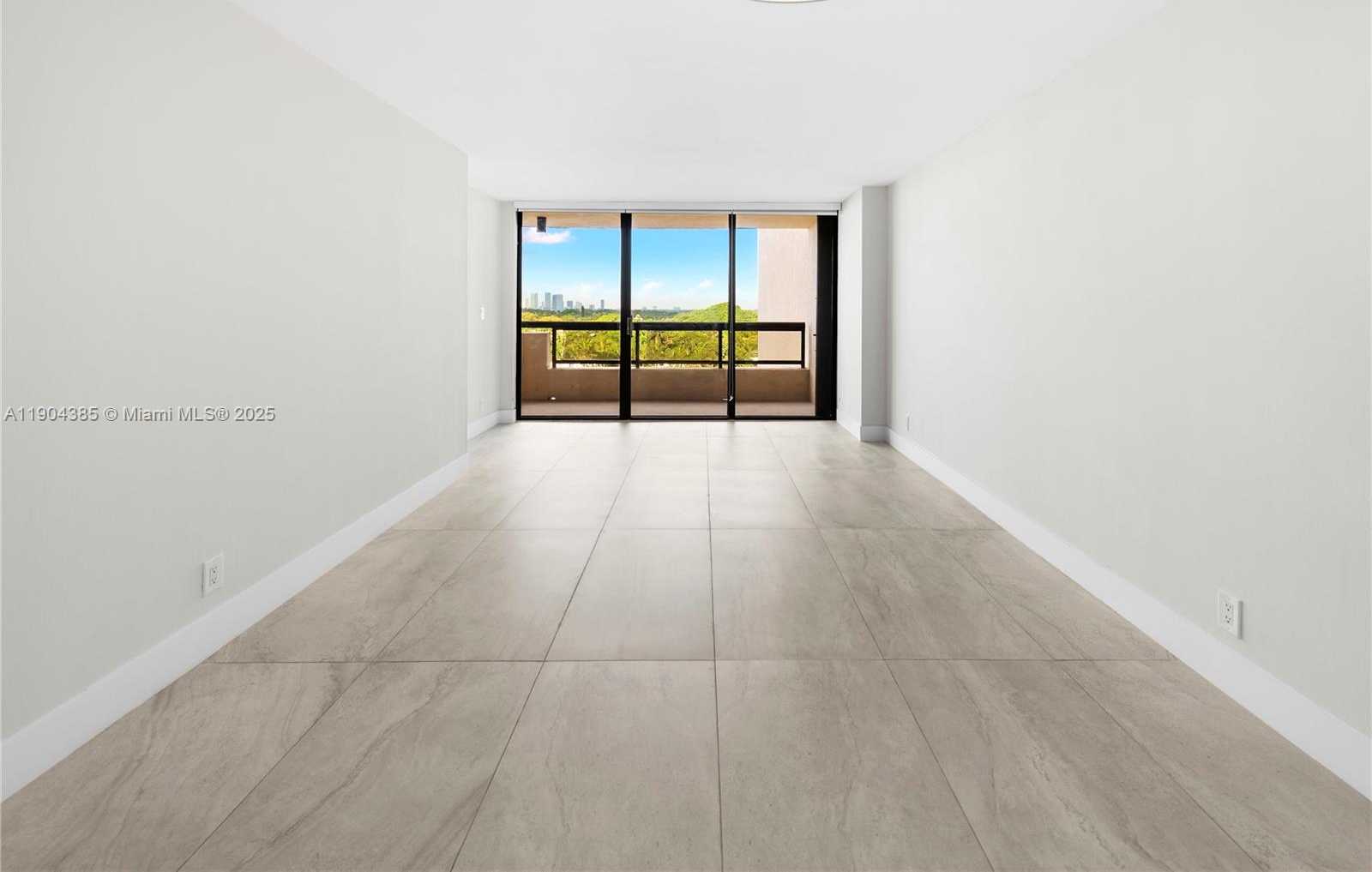 Small Image of 2555 COLLINS AVE #904, Miami Beach Number 9