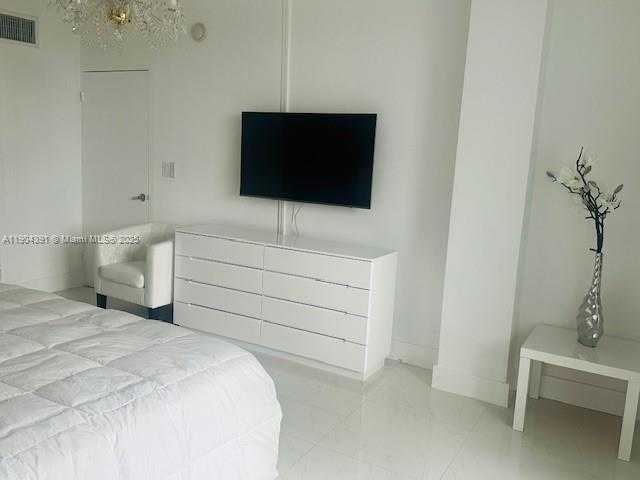 Small Image of 10275 COLLINS AV #514, Bal Harbour Number 25