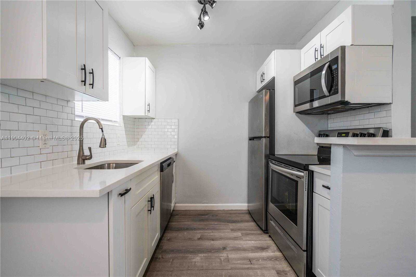 Small Image of 6871 ABBOTT AVE #3, Miami Beach Number 7