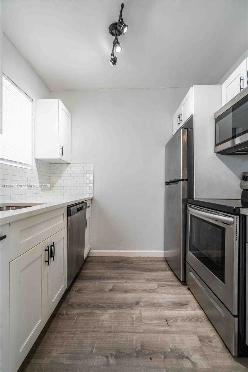 Small Image of 6871 ABBOTT AVE #3, Miami Beach Number 8