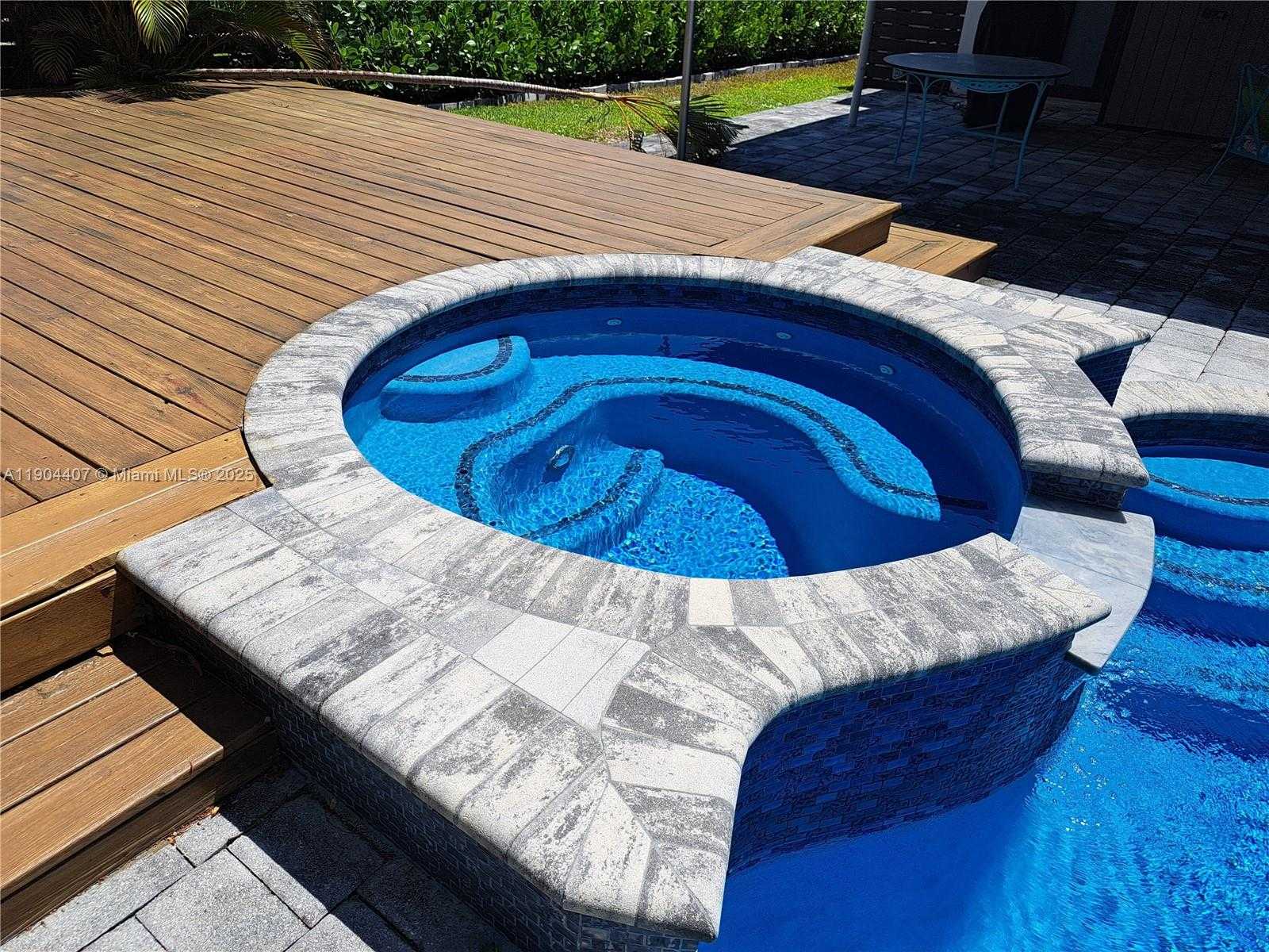 Small Image of 4902 SOUTH WEST 87TH PL, Miami Number 26