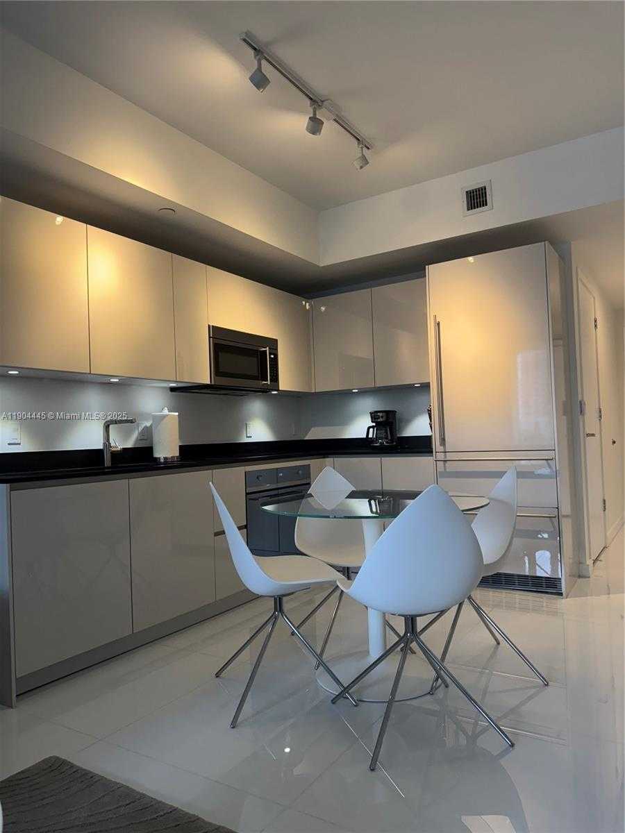 Small Image of 1010 BRICKELL AVE #2510, Miami Number 4