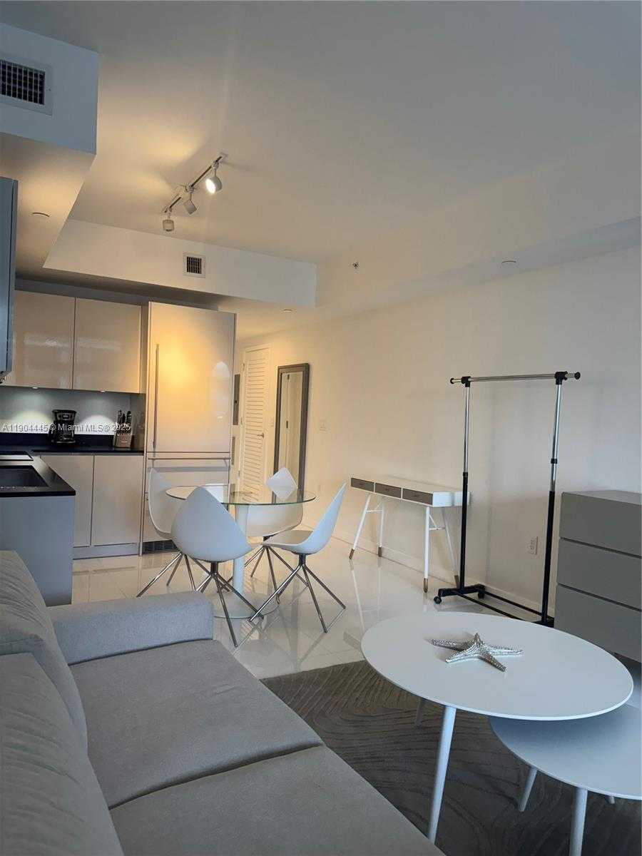 Small Image of 1010 BRICKELL AVE #2510, Miami Number 6