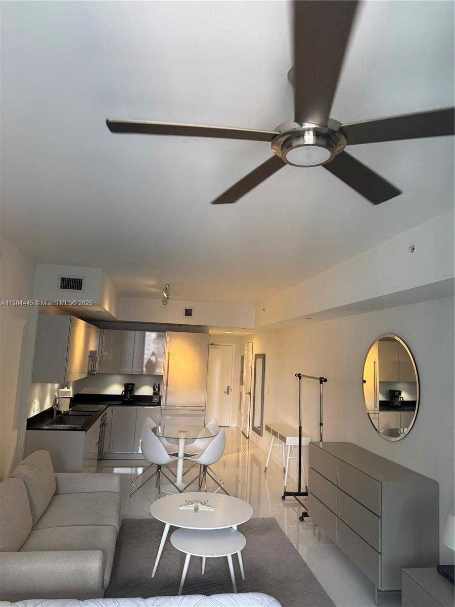 Small Image of 1010 BRICKELL AVE #2510, Miami Number 8