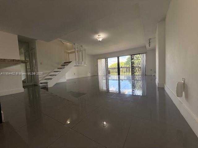 Small Image of 515 WEST PARK DR #2, Miami Number 12
