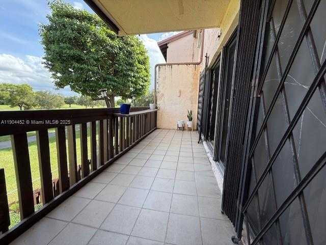 Small Image of 515 WEST PARK DR #2, Miami Number 22