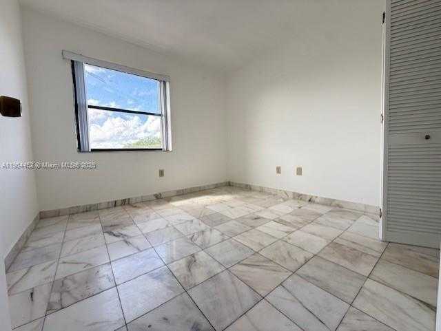 Small Image of 515 WEST PARK DR #2, Miami Number 33