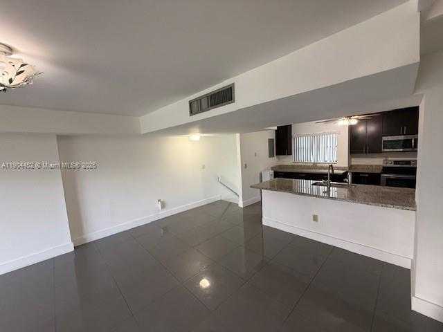 Small Image of 515 WEST PARK DR #2, Miami Number 38