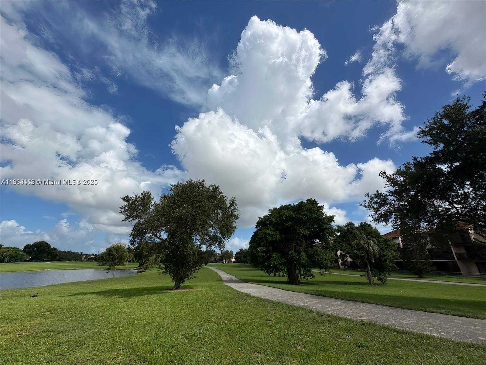 Small Image of 515 WEST PARK DR #2, Miami Number 42