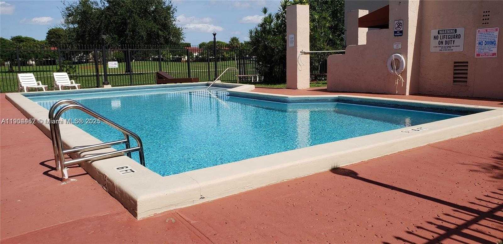 Small Image of 515 WEST PARK DR #2, Miami Number 43