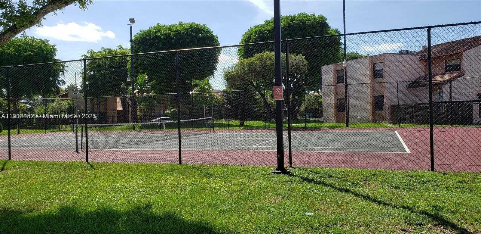 Small Image of 515 WEST PARK DR #2, Miami Number 46