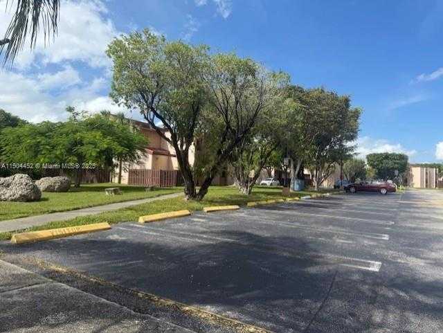 Small Image of 515 WEST PARK DR #2, Miami Number 51