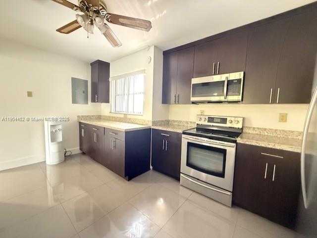 Small Image of 515 WEST PARK DR #2, Miami Number 9