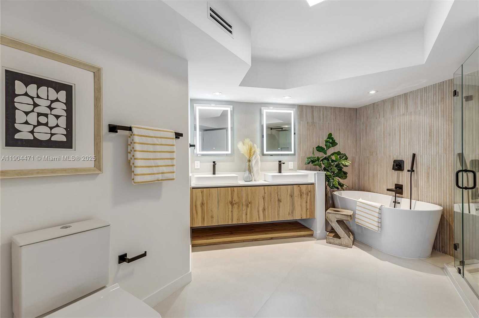 Small Image of 6301 COLLINS AVE #1405, Miami Beach Number 16