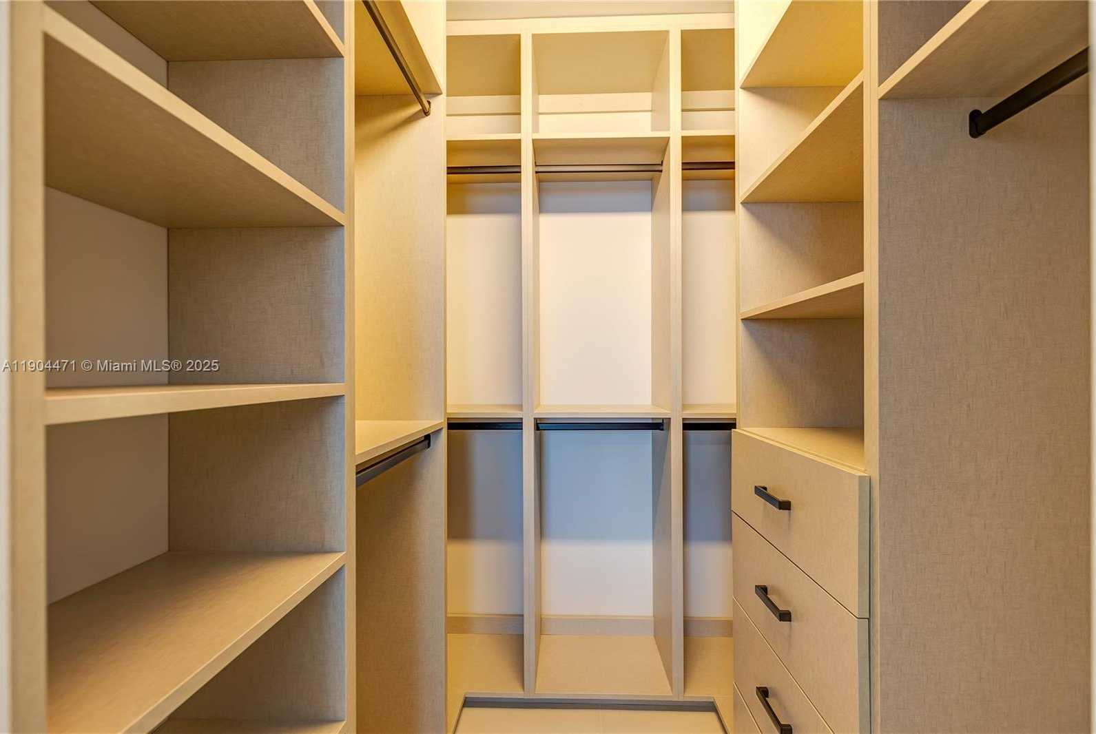 Small Image of 6301 COLLINS AVE #1405, Miami Beach Number 17