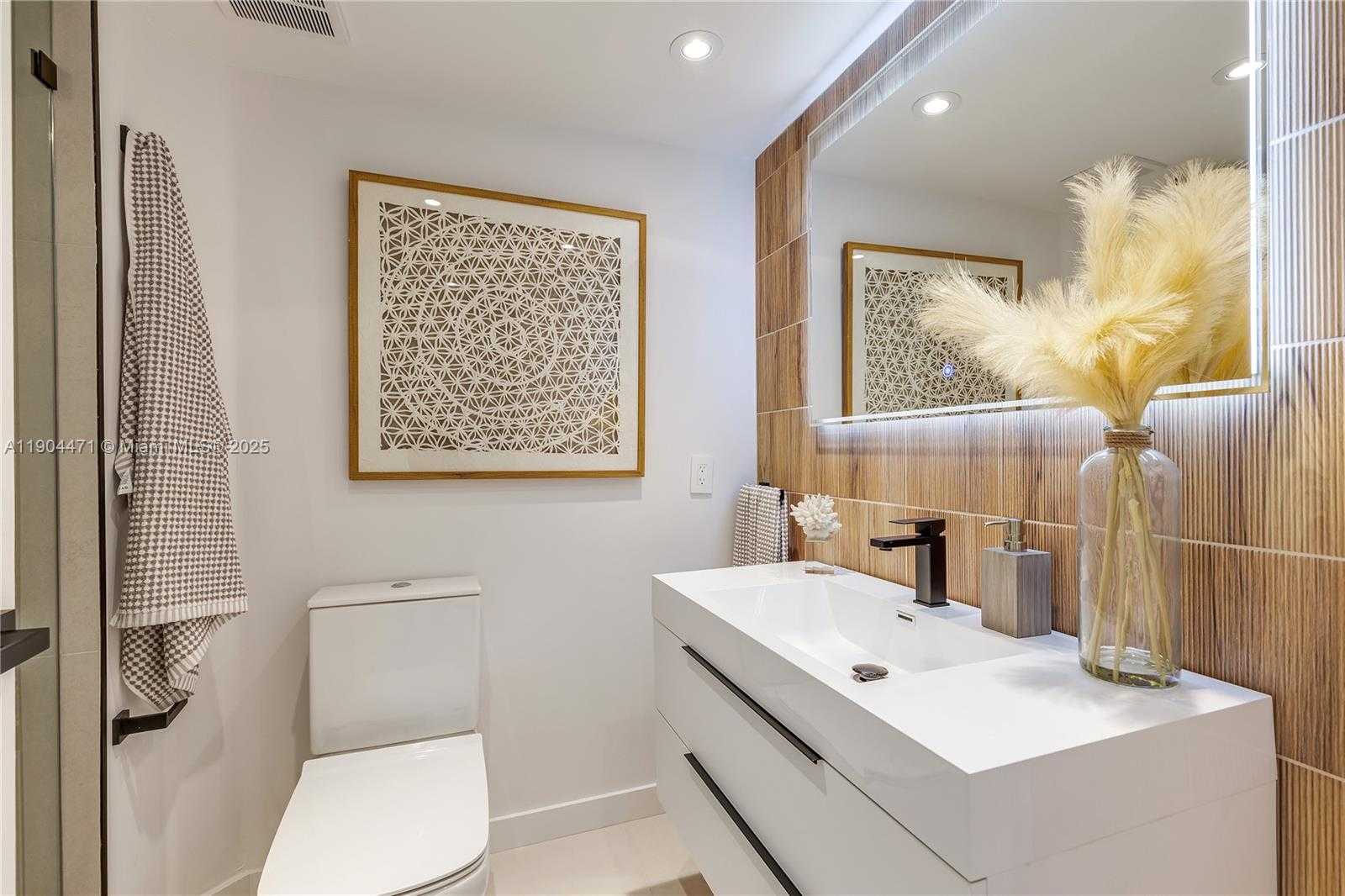 Small Image of 6301 COLLINS AVE #1405, Miami Beach Number 21