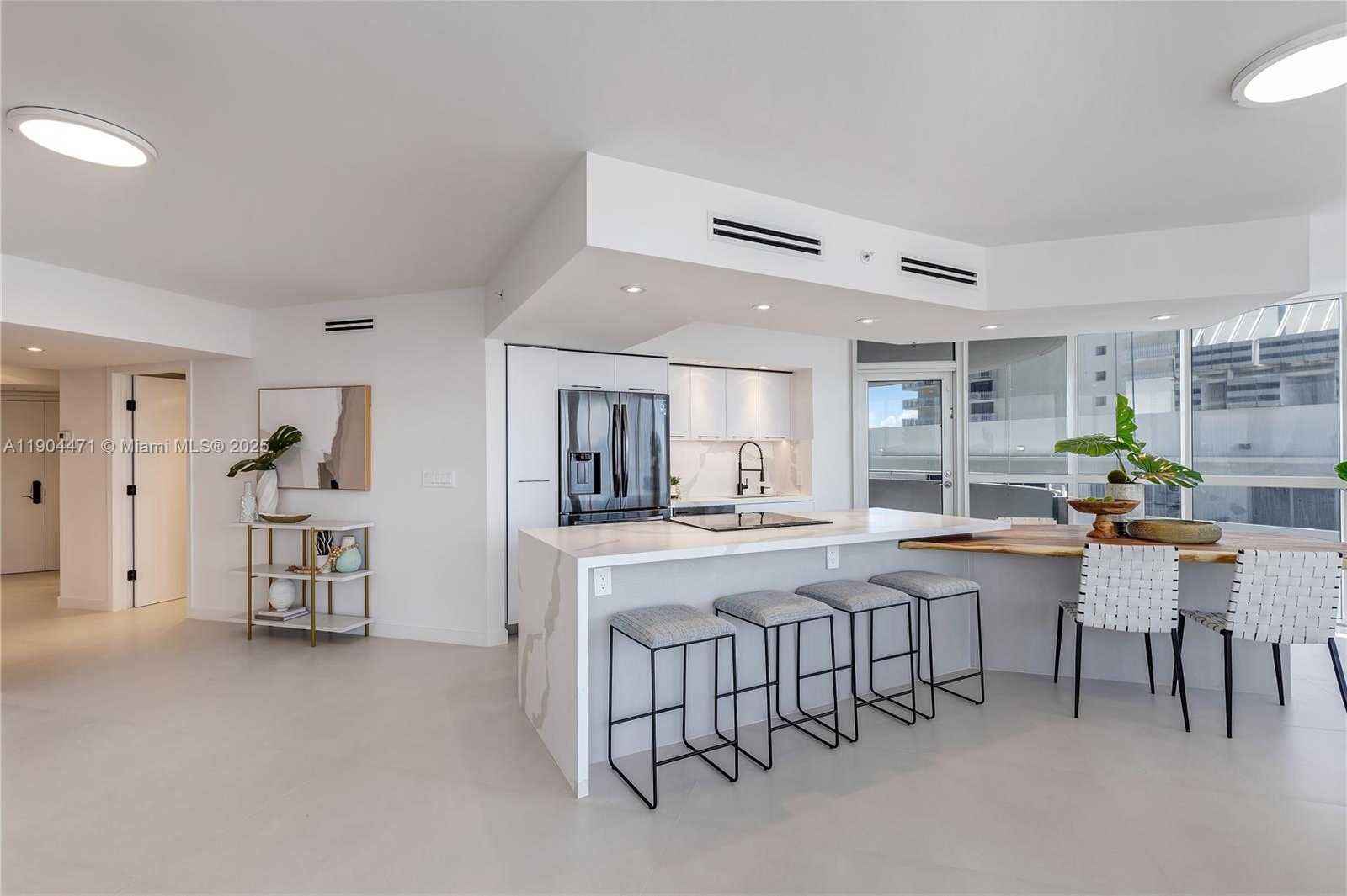 Small Image of 6301 COLLINS AVE #1405, Miami Beach Number 9