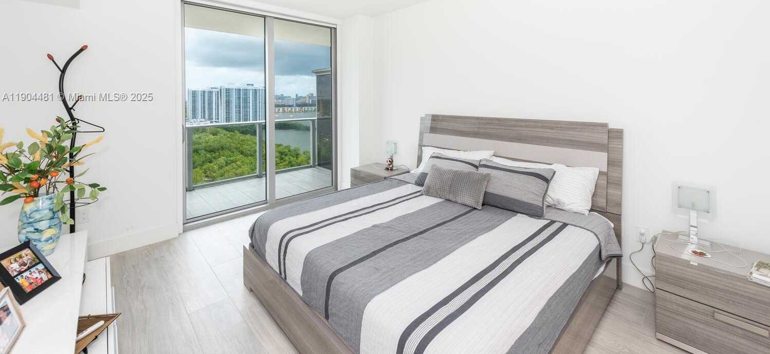 Imagen de Pequeño Objeto