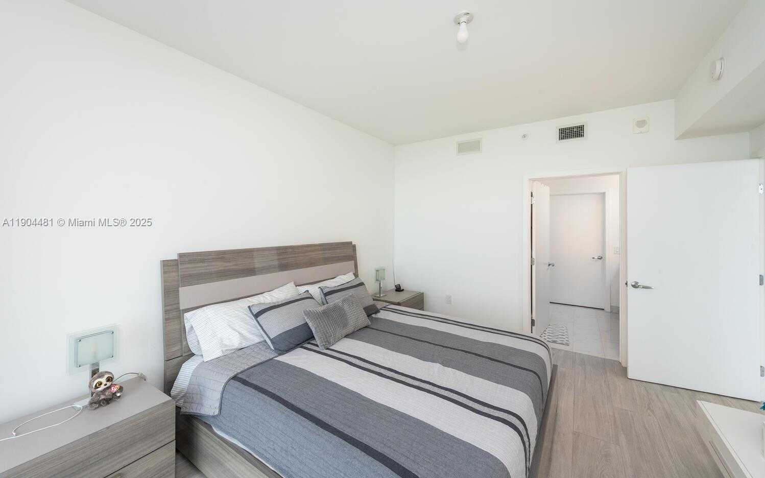 Imagen de Pequeño Objeto