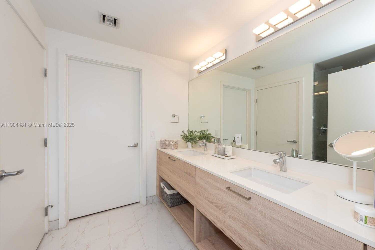 Imagen de Pequeño Objeto