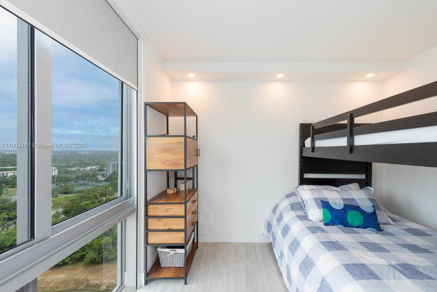 Imagen de Pequeño Objeto