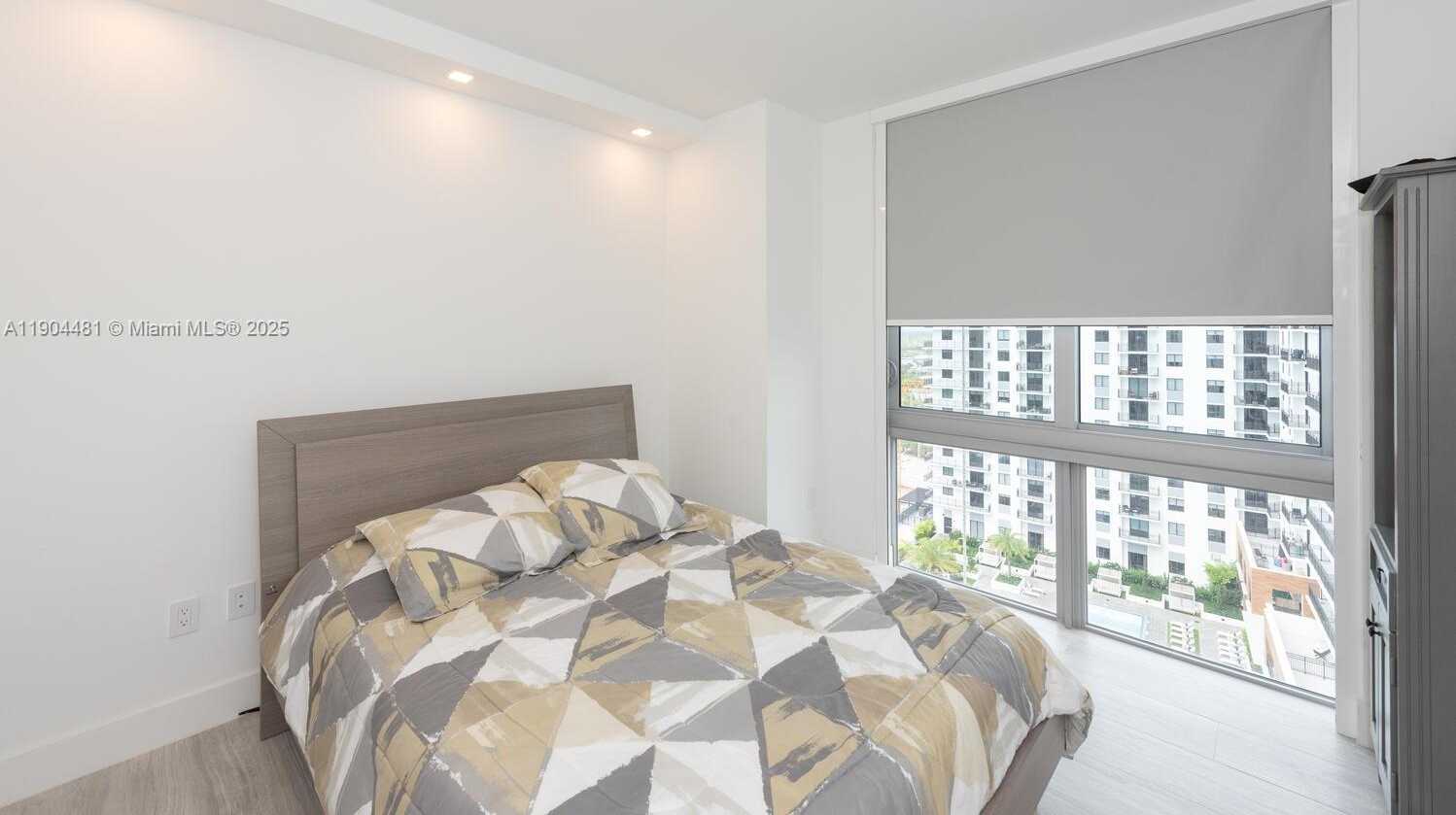 Imagen de Pequeño Objeto