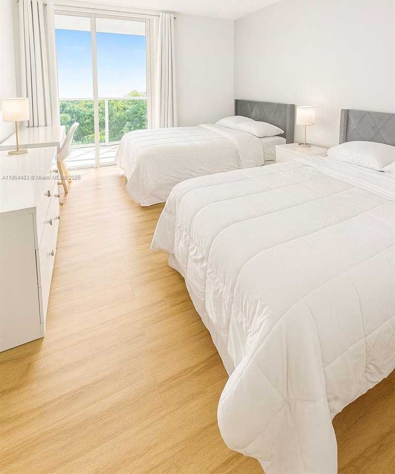 Small Image of 100 BAYVIEW DR #517, Sunny Isles Beach Number 2