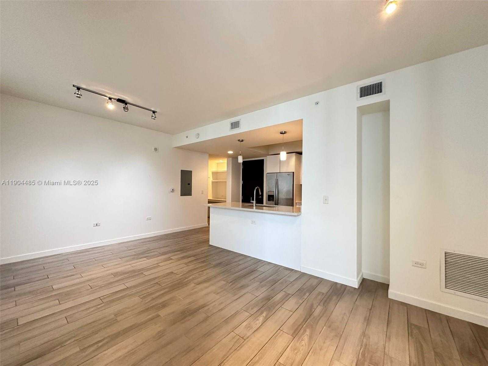 Small Image of 999 SOUTH WEST 1ST AVE #1915, Miami Number 7