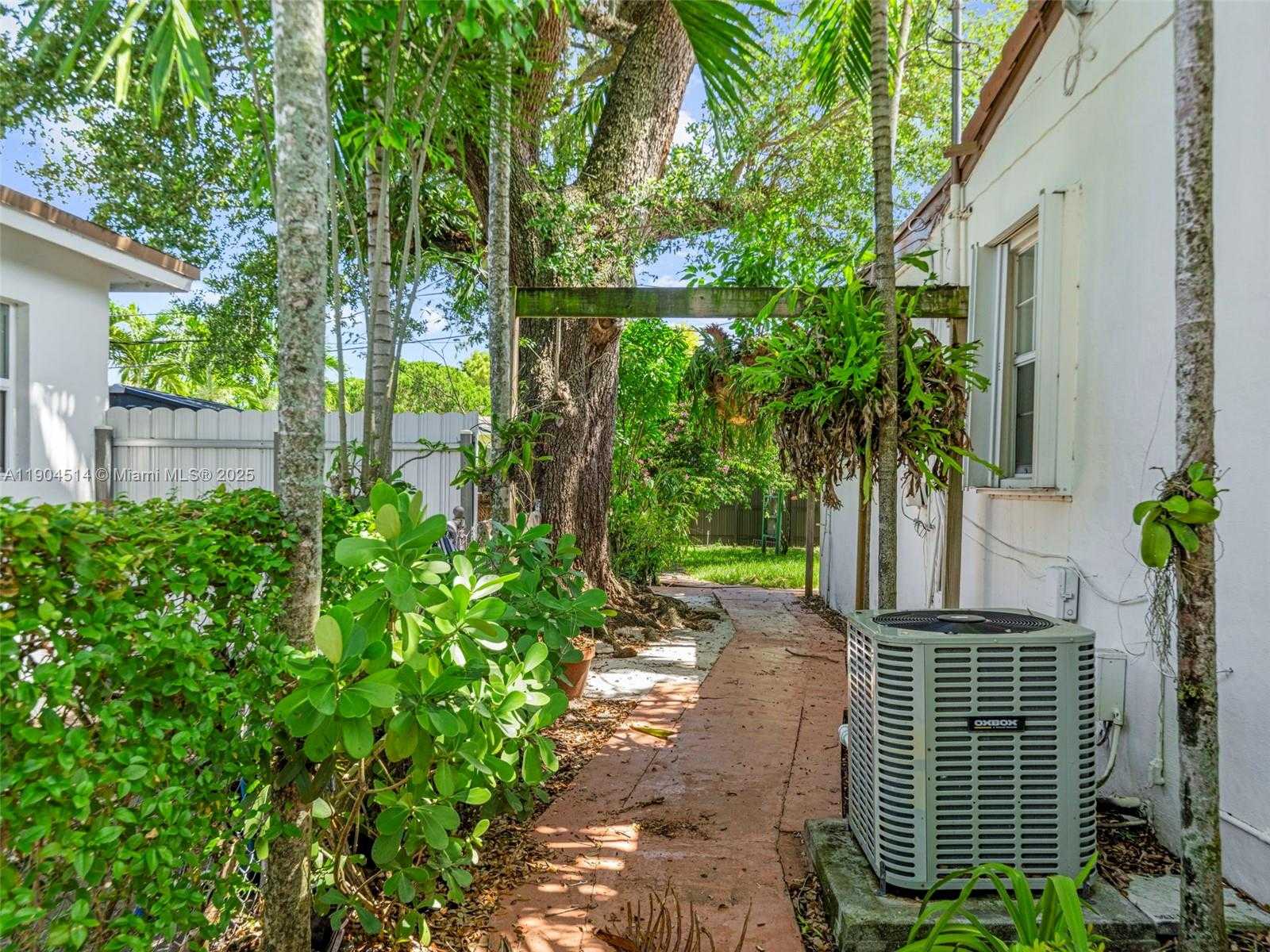 Small Image of 4850 SOUTH WEST 5TH TER, Miami Number 47