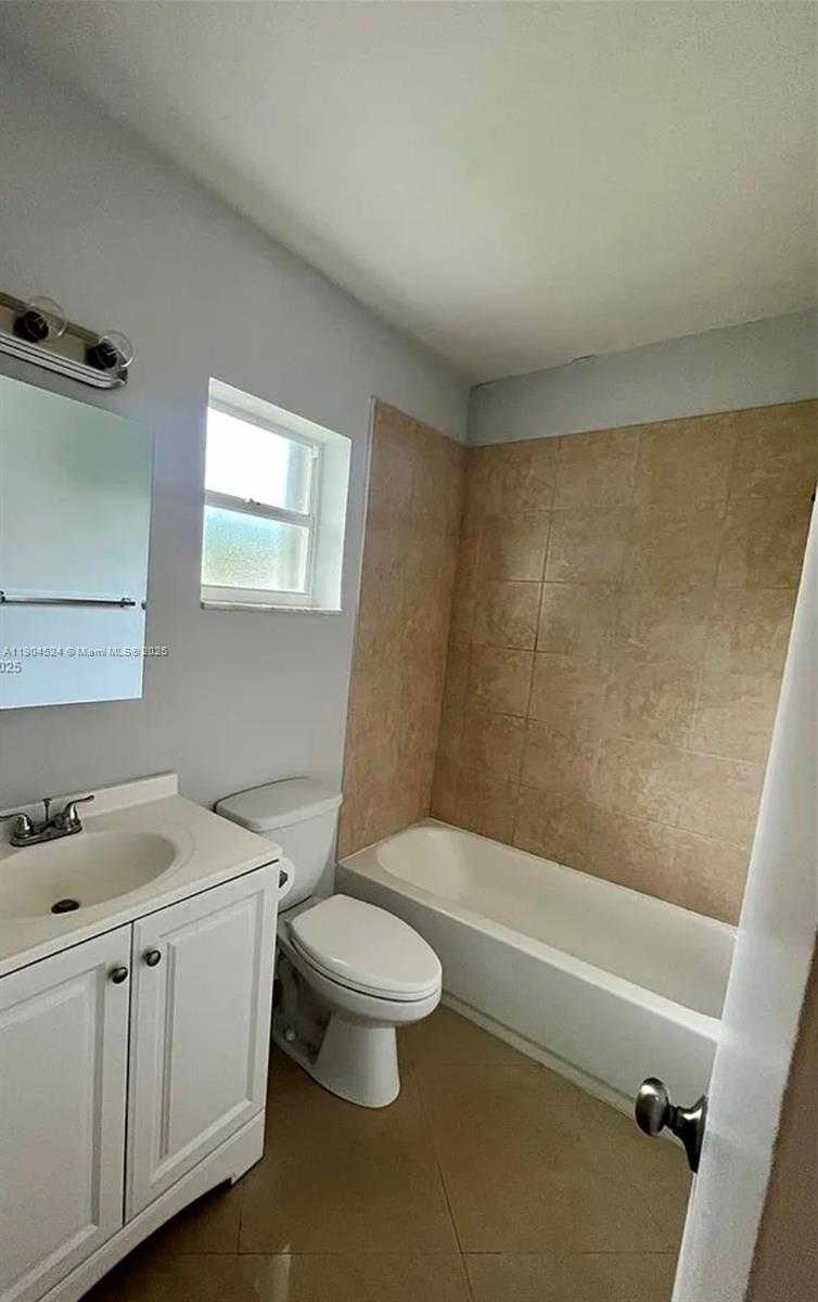 Small Image of 1824 MONROE ST #8, Hollywood Number 6