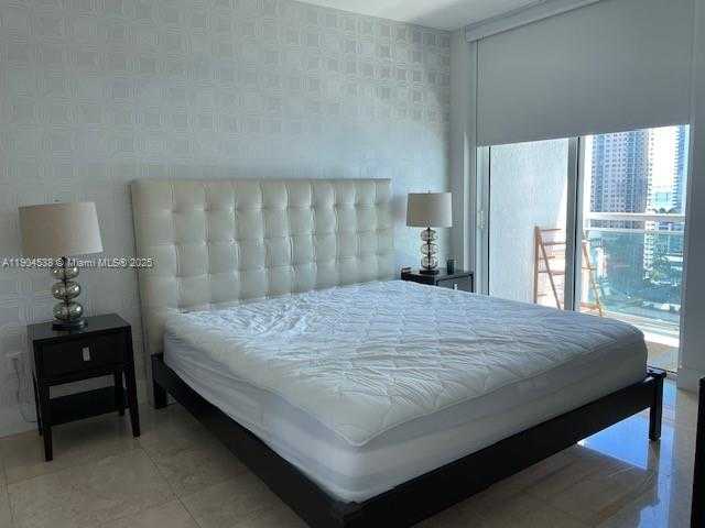 Small Image of 950 BRICKELL BAY DR #1805, Miami Number 26