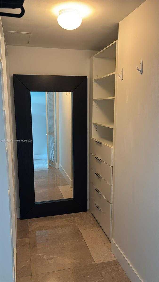 Small Image of 950 BRICKELL BAY DR #1805, Miami Number 31