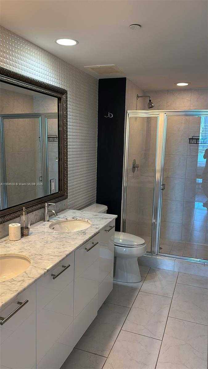 Small Image of 950 BRICKELL BAY DR #1805, Miami Number 32