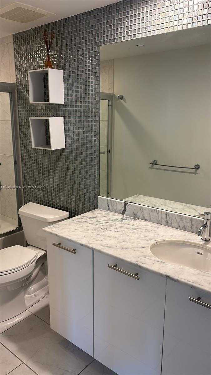 Small Image of 950 BRICKELL BAY DR #1805, Miami Number 35