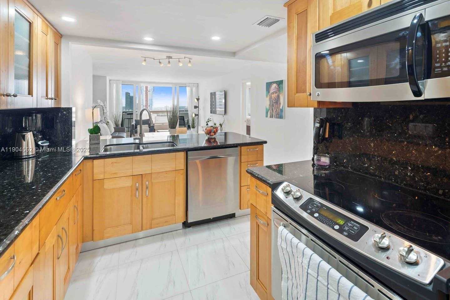 Small Image of 1717 NORTH BAYSHORE DR #C-4037, Miami Number 7