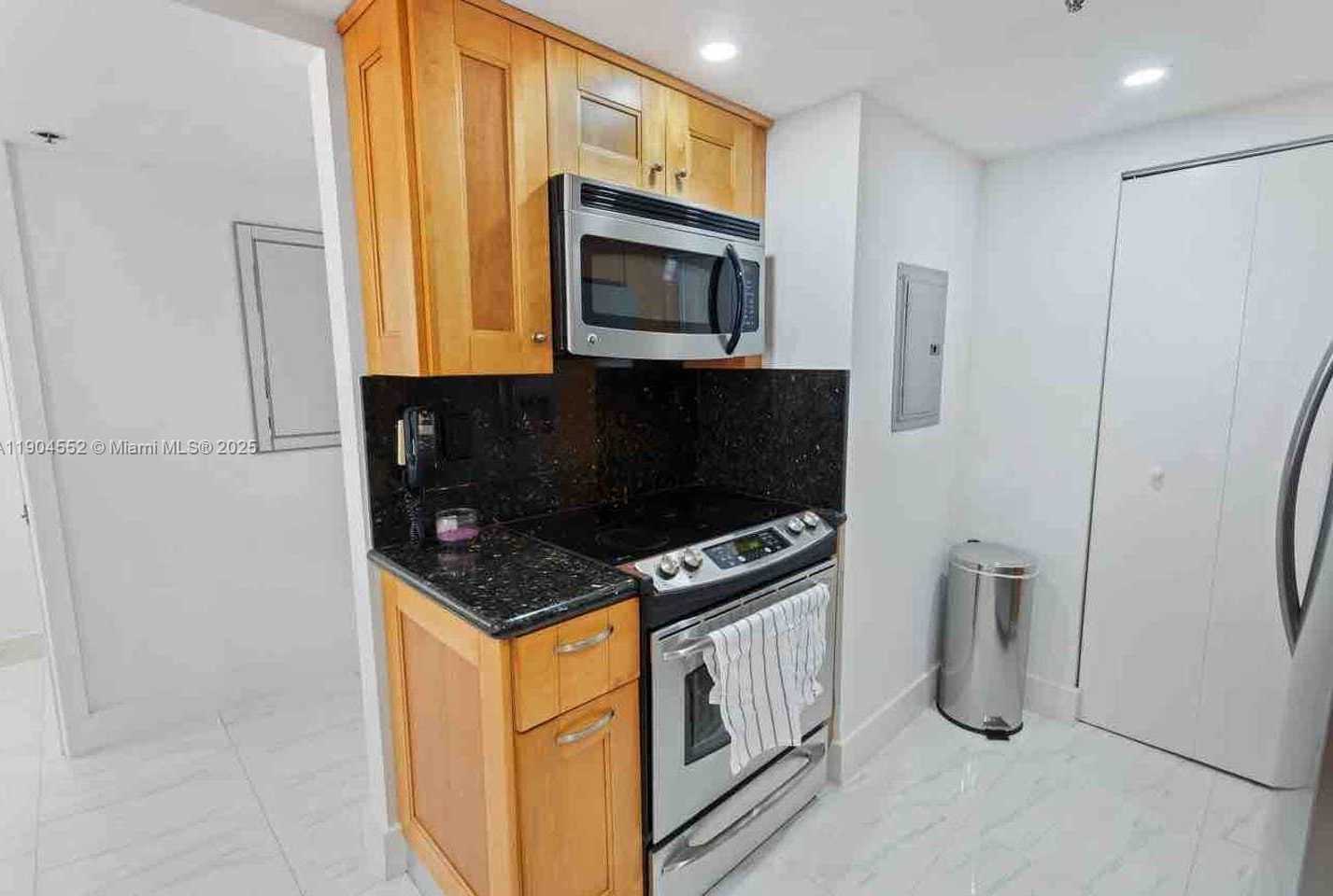 Small Image of 1717 NORTH BAYSHORE DR #C-4037, Miami Number 8