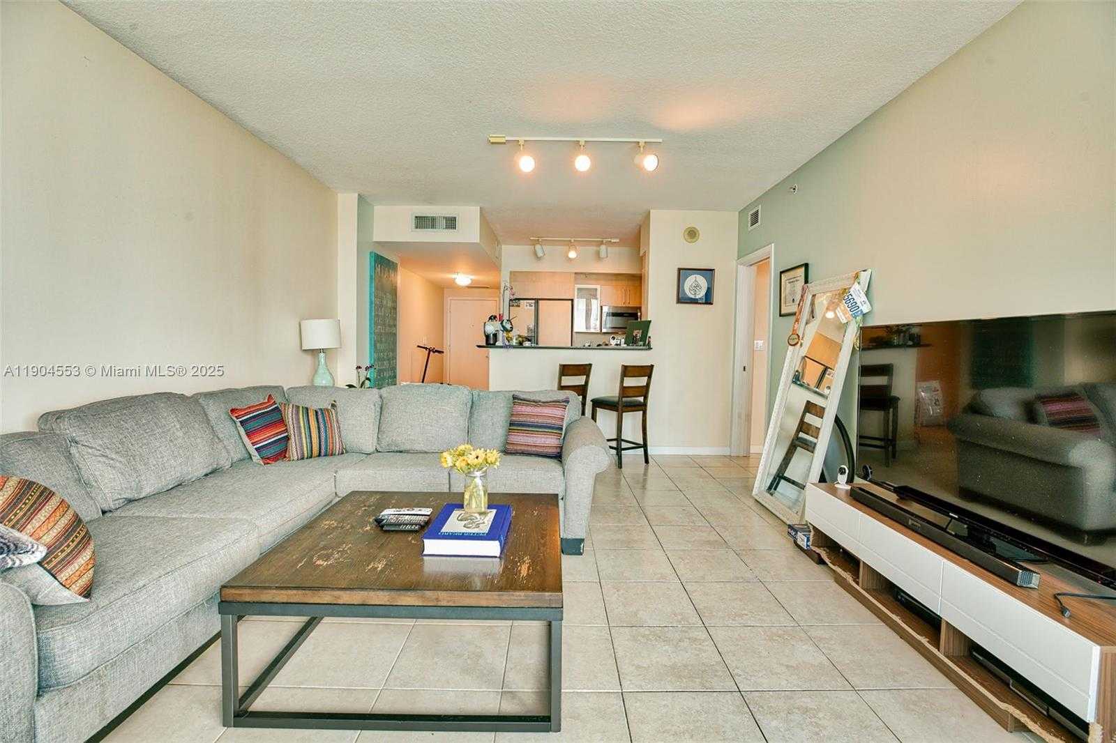 Small Image of 325 SOUTH BISCAYNE BLVD #1717, Miami Number 12