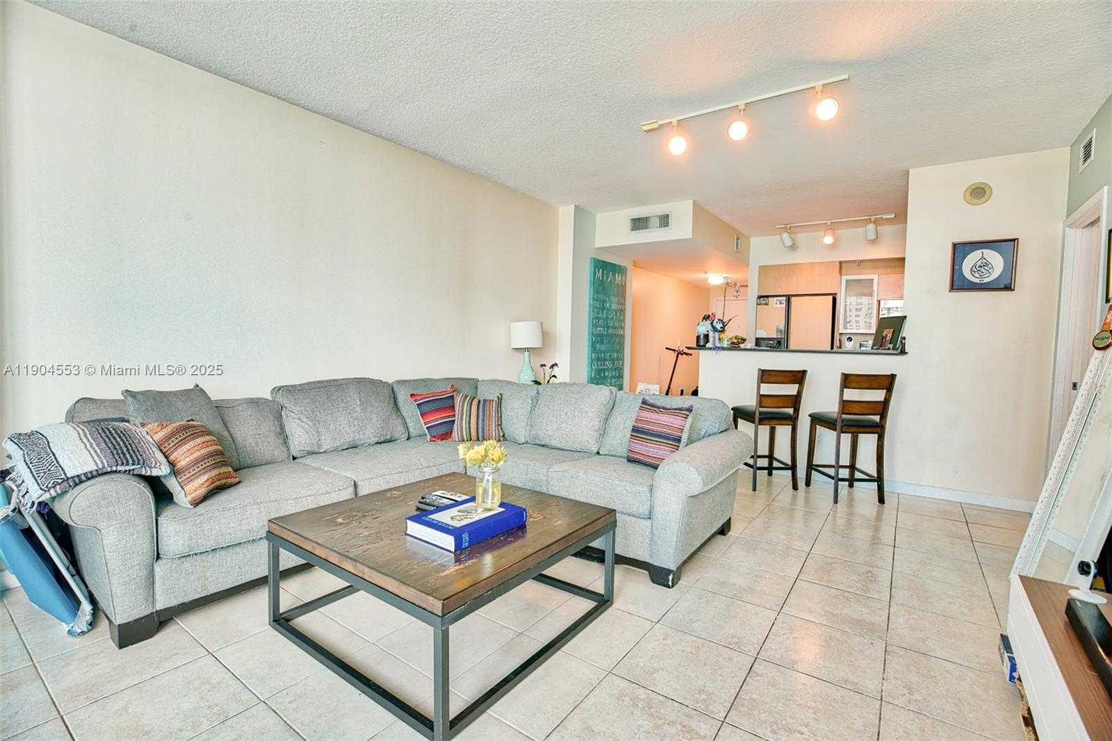 Small Image of 325 SOUTH BISCAYNE BLVD #1717, Miami Number 14