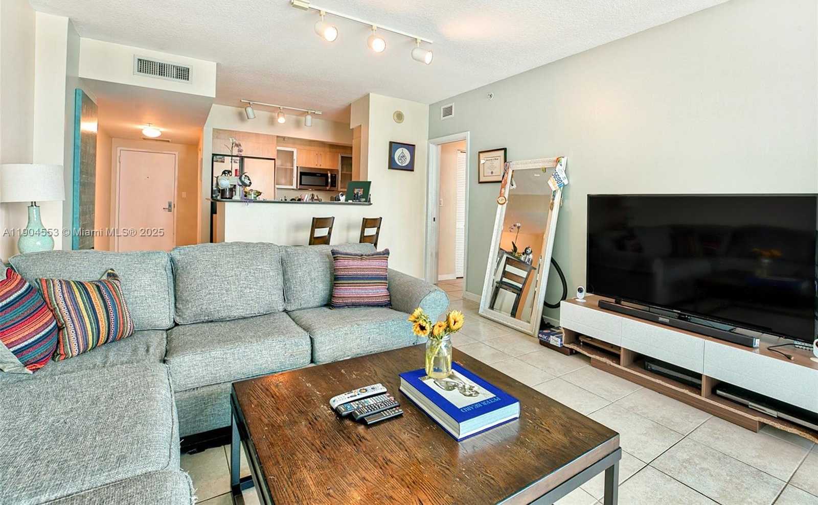 Small Image of 325 SOUTH BISCAYNE BLVD #1717, Miami Number 17