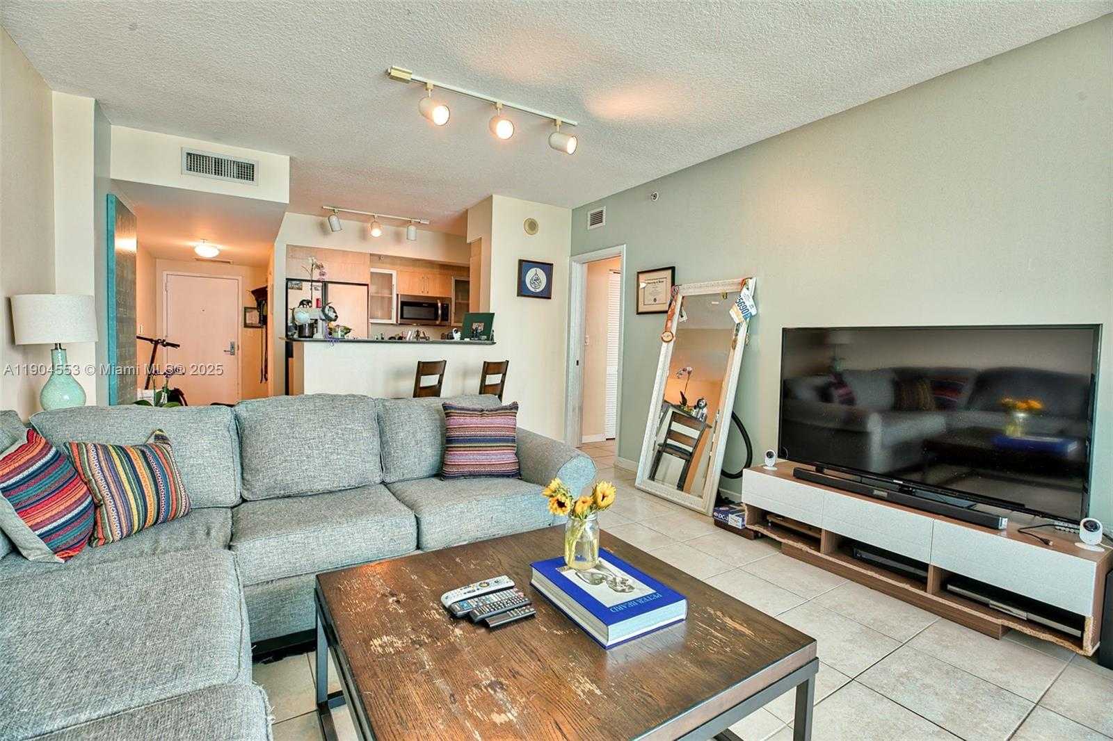 Small Image of 325 SOUTH BISCAYNE BLVD #1717, Miami Number 18