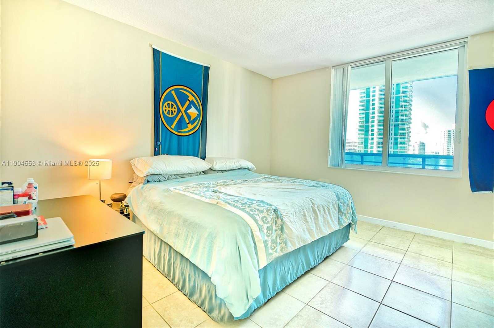 Small Image of 325 SOUTH BISCAYNE BLVD #1717, Miami Number 3