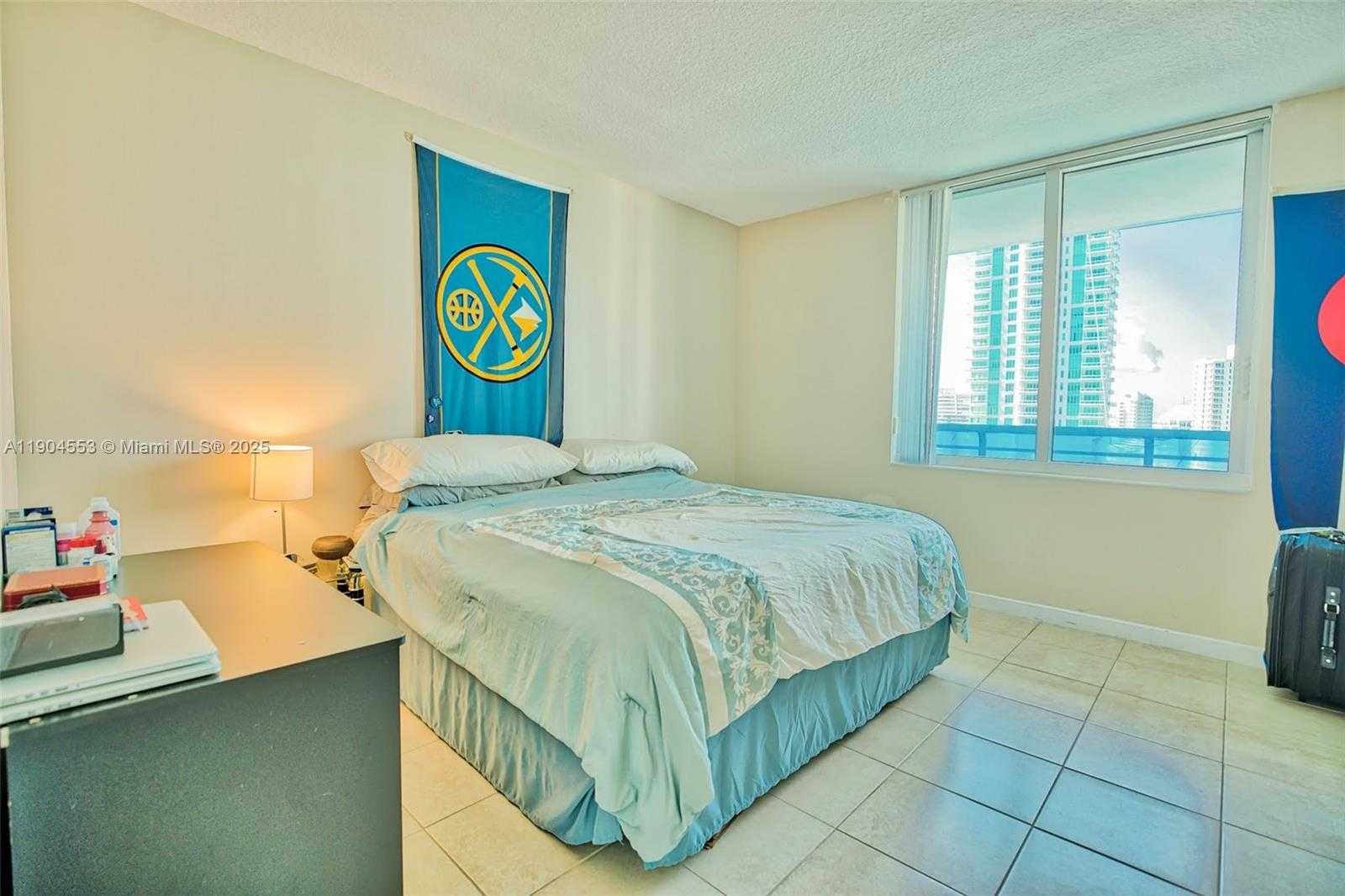 Small Image of 325 SOUTH BISCAYNE BLVD #1717, Miami Number 4