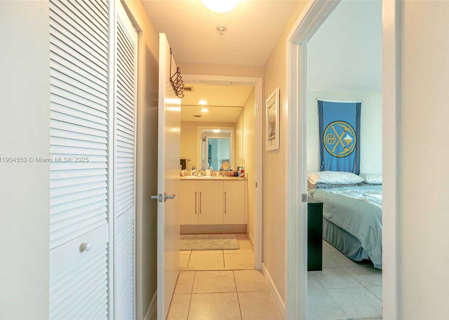 Small Image of 325 SOUTH BISCAYNE BLVD #1717, Miami Number 5