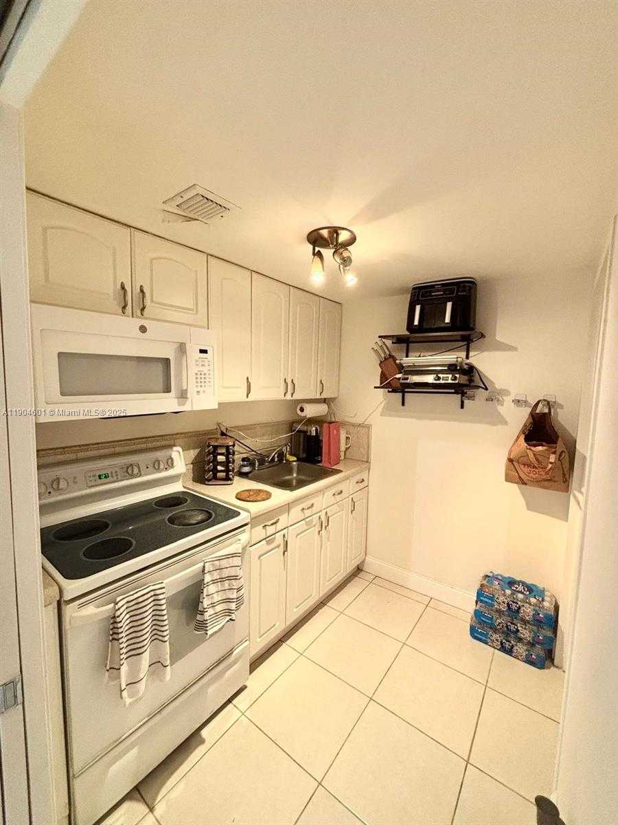 Small Image of 801 BRICKELL BAY DR #963, Miami Number 12