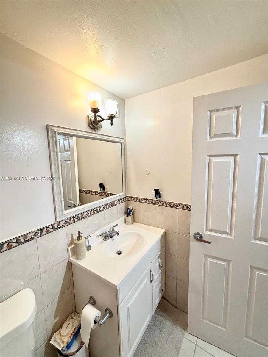 Small Image of 801 BRICKELL BAY DR #963, Miami Number 13