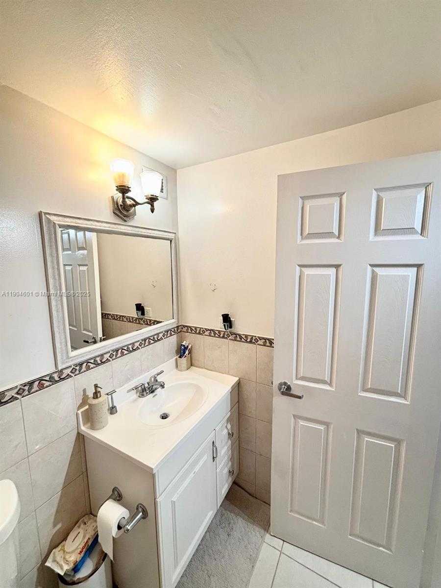 Small Image of 801 BRICKELL BAY DR #963, Miami Number 16