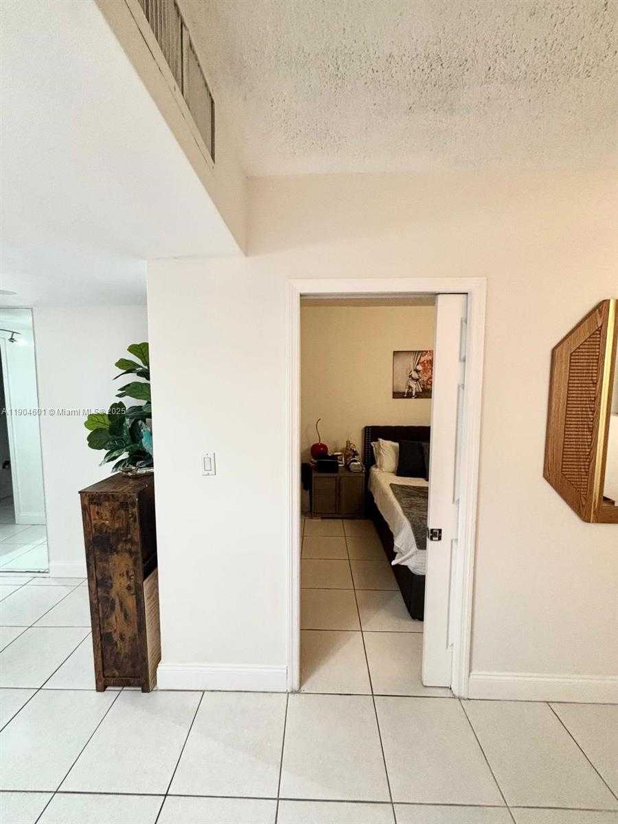 Small Image of 801 BRICKELL BAY DR #963, Miami Number 28