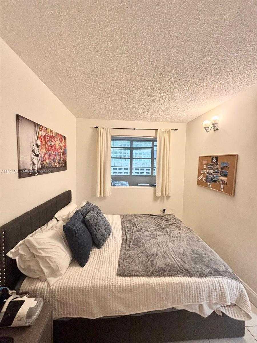 Small Image of 801 BRICKELL BAY DR #963, Miami Number 31