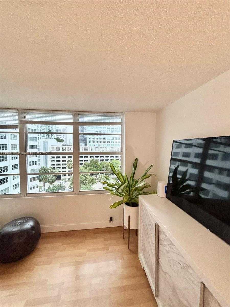 Small Image of 801 BRICKELL BAY DR #963, Miami Number 36