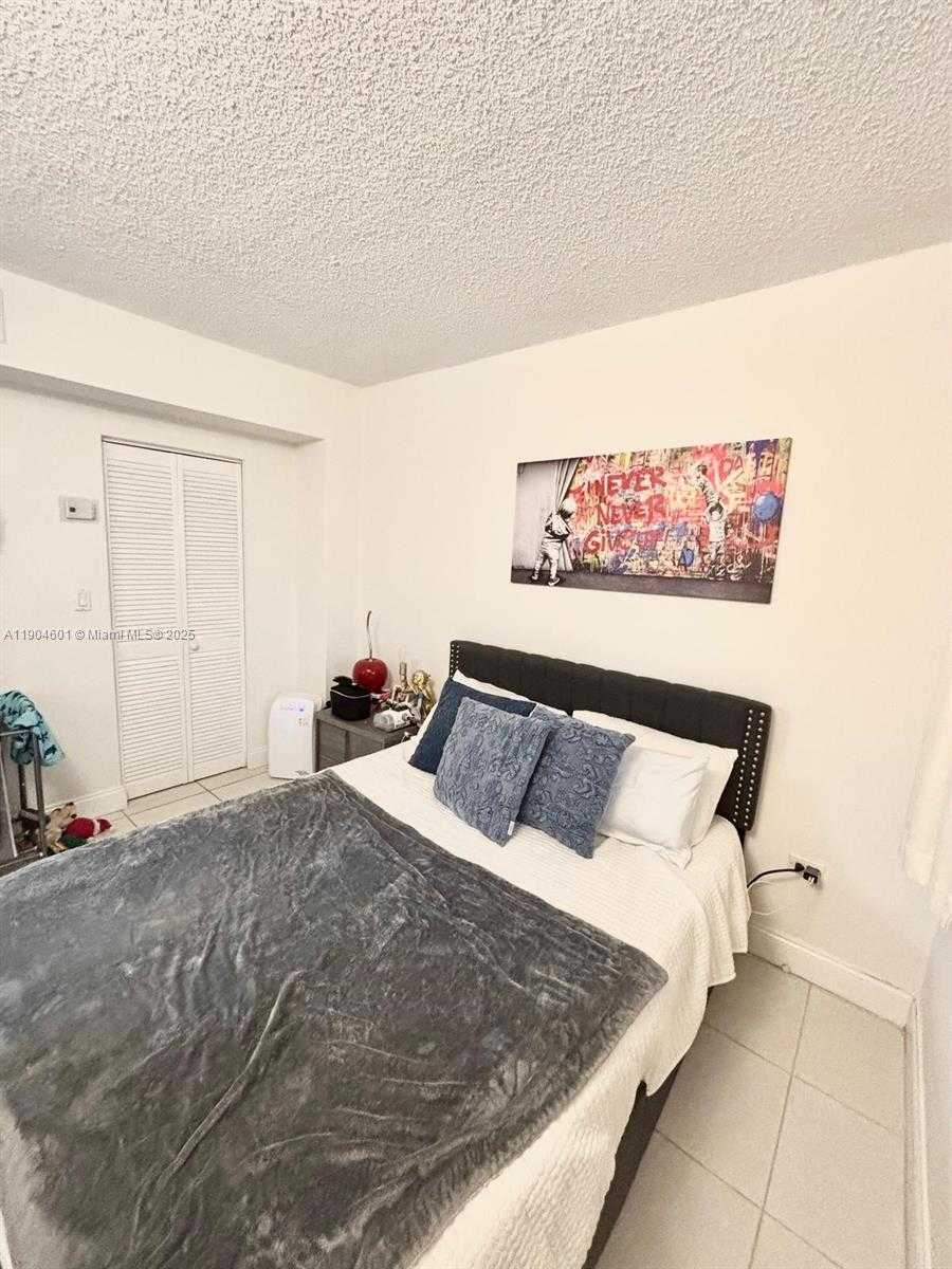 Small Image of 801 BRICKELL BAY DR #963, Miami Number 4